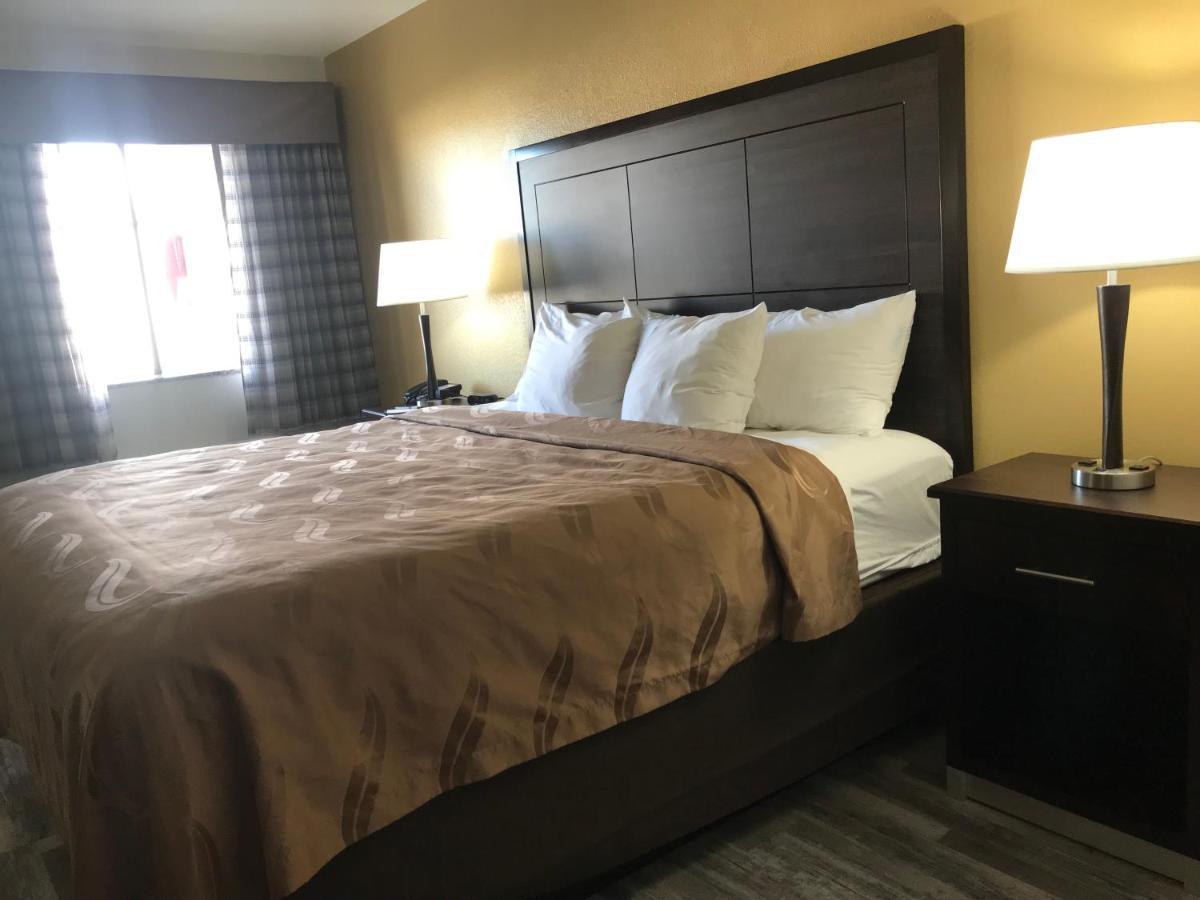 Quality Inn & Suites Near Downtown Mesa Ngoại thất bức ảnh