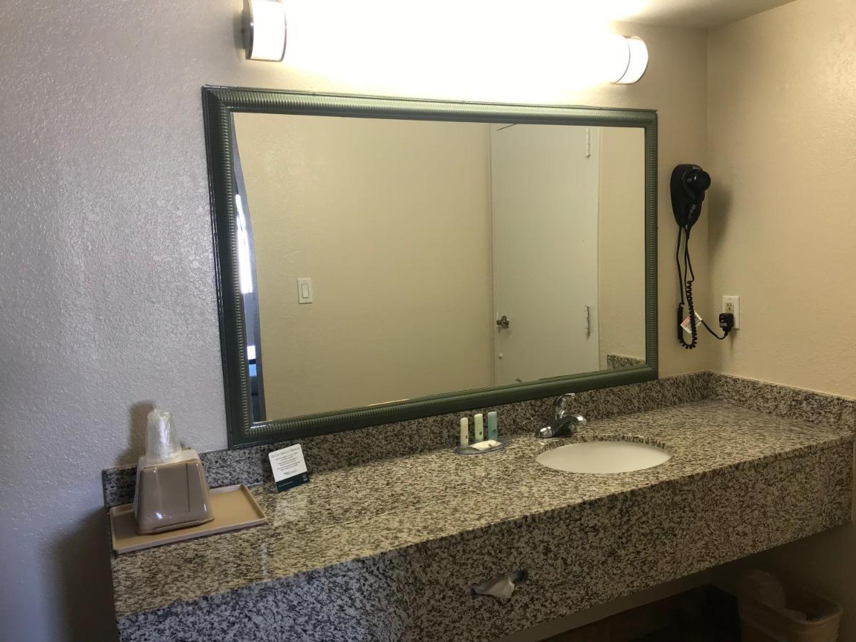 Quality Inn & Suites Near Downtown Mesa Ngoại thất bức ảnh