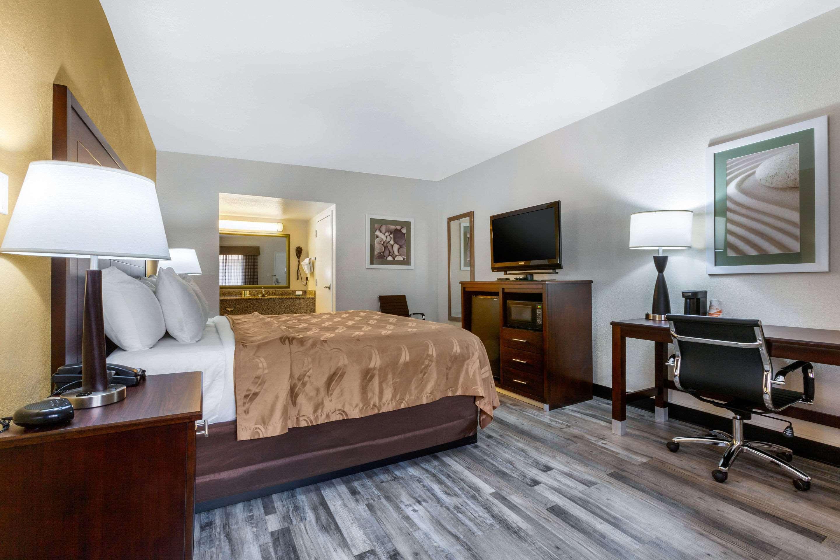 Quality Inn & Suites Near Downtown Mesa Ngoại thất bức ảnh
