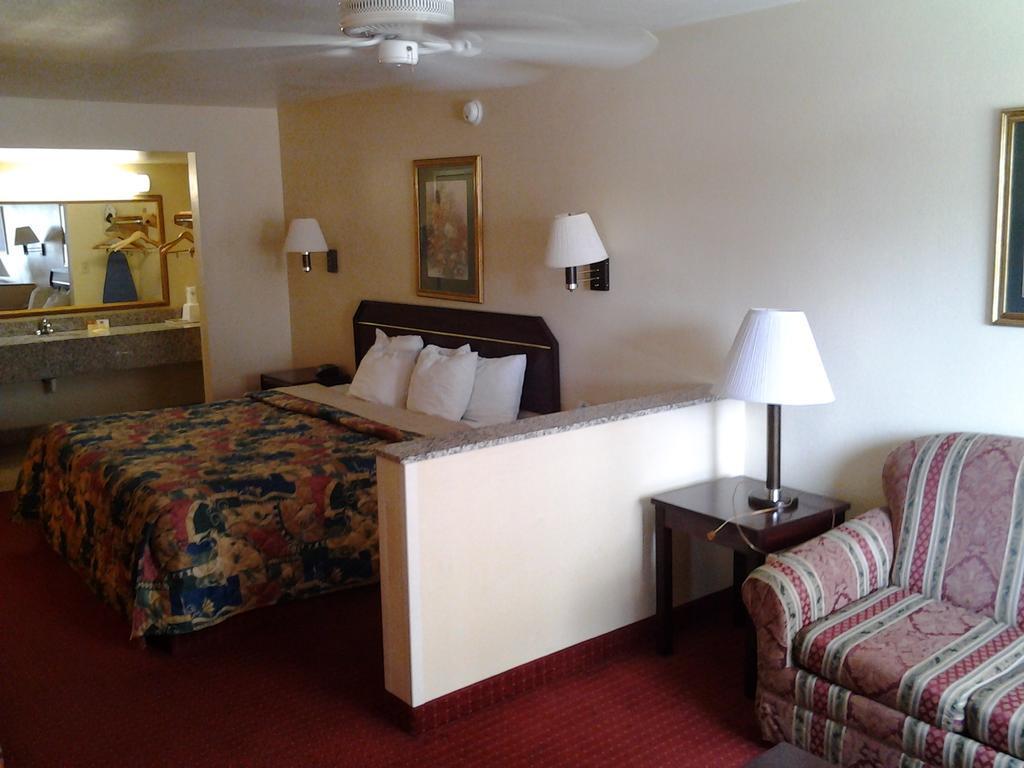Quality Inn & Suites Near Downtown Mesa Ngoại thất bức ảnh