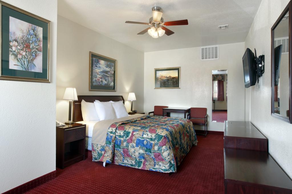 Quality Inn & Suites Near Downtown Mesa Ngoại thất bức ảnh